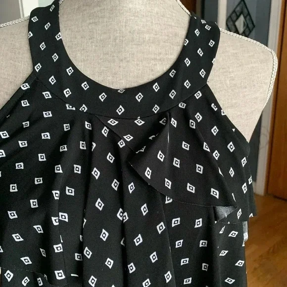 WHBM | Diamond Print Tiered Ruffle Dress - Picture 2 of 8